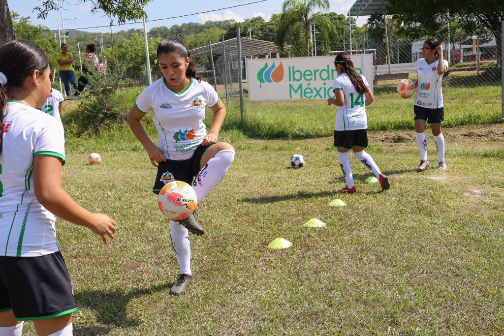 Integrantes del equipo de futbol sultanas, en un día de entranamiento