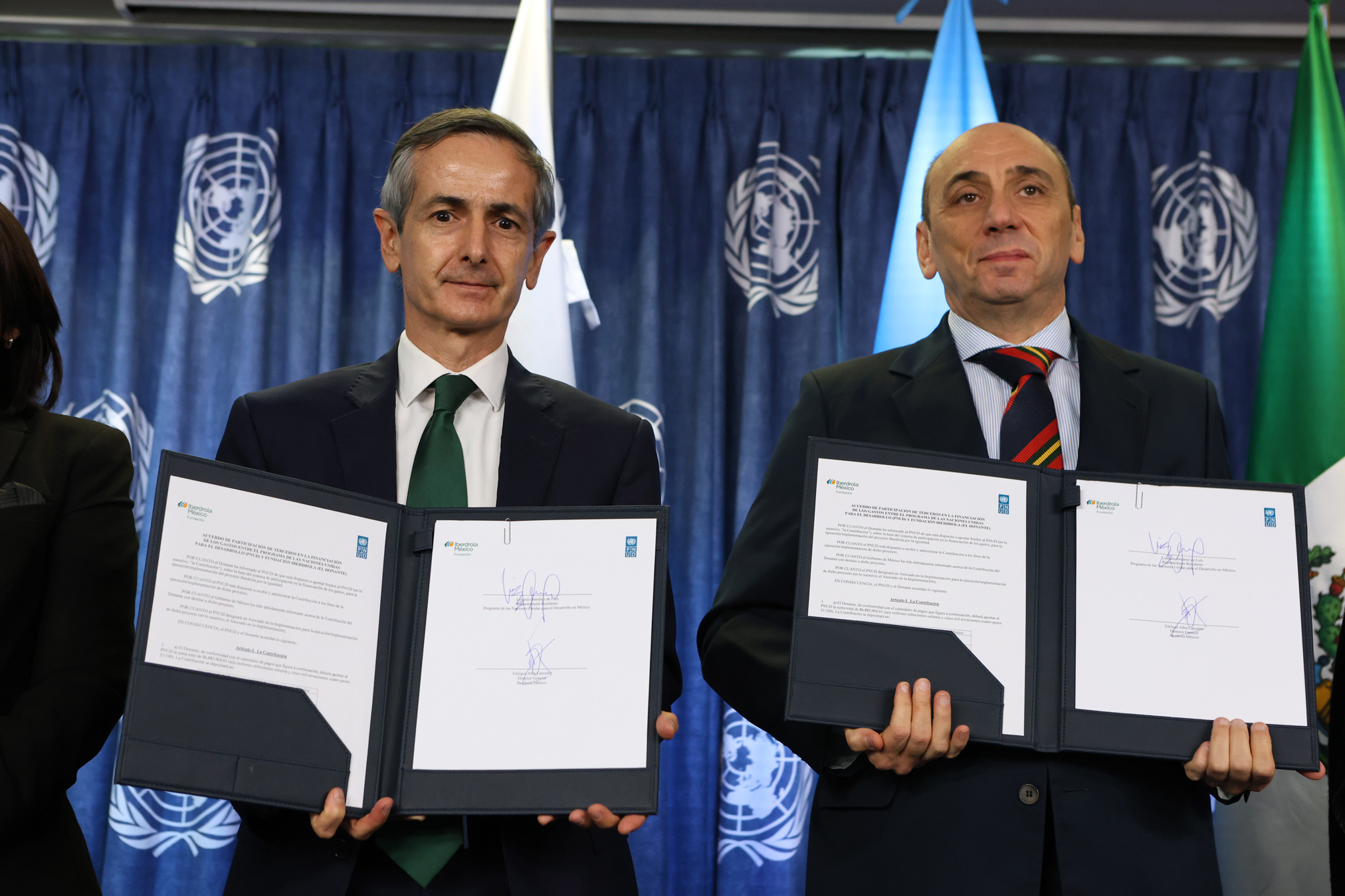 Enrique Alba, CEO de Iberdrola México y Lorenzo Jiménez, Representante Residente del PNUD en México, presentan la firma del memorado de entendimiento entre ambas instituciones, para la iniciativa ComunidadEs Igualdad 